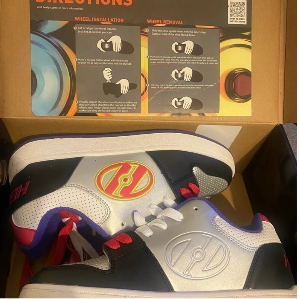 Heelys Skate Shoes Girls Size 5 Brand New in Box